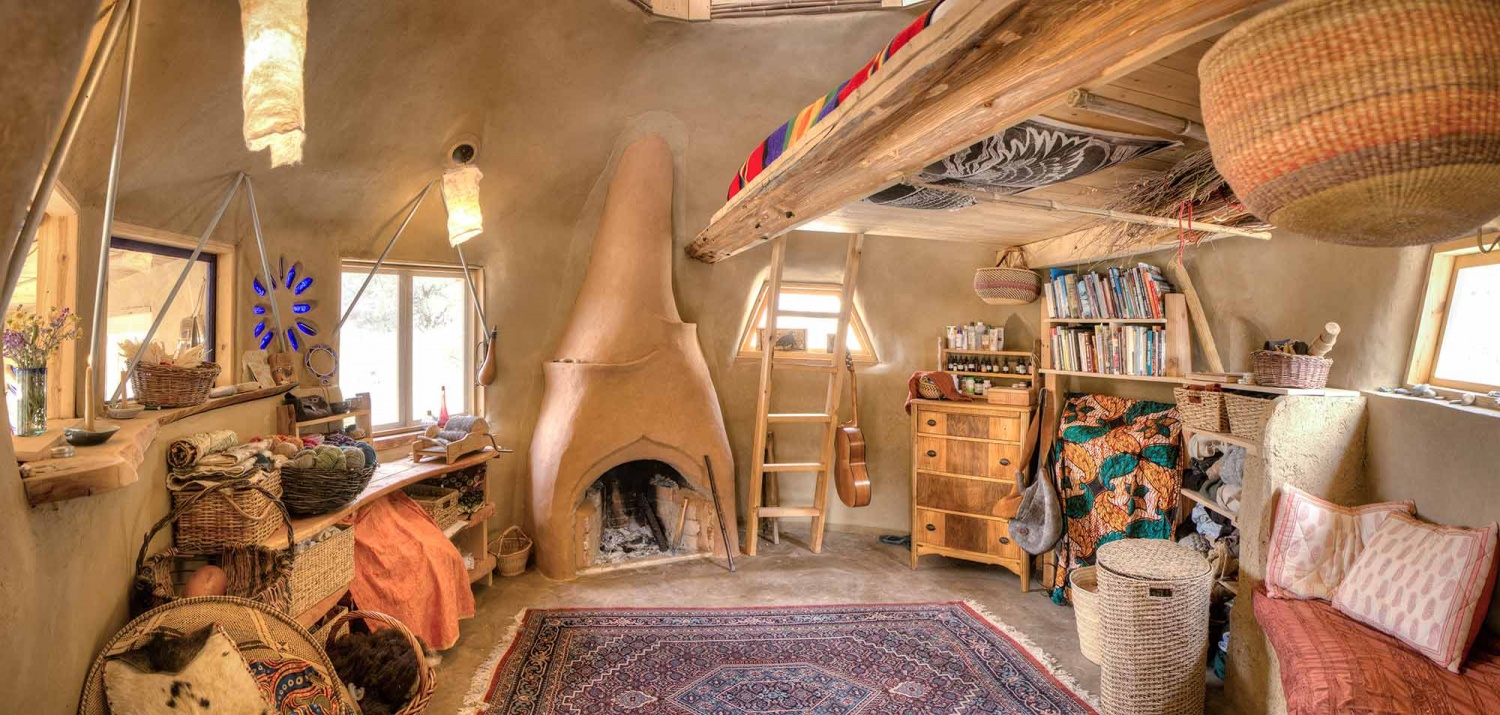 Sasha's Earthen Dome House in the High Desert – Mother Earth News, image size:1500x715